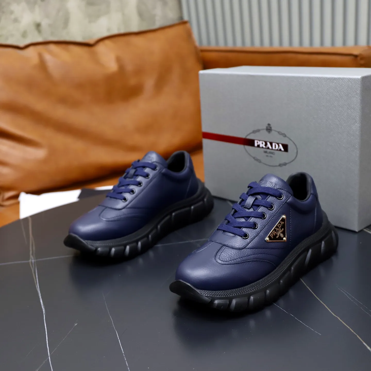 Ex-factory price: 700💰Top original order Brand: PRADA (Prada) Standard code: Men's size 38/44 (45 can be customized) Grade: Same as the official website Material: Original cowhide stitching, cowhide lining, original combination two-color wear-resistant soft outsole Style category: casual sports version, young fashion, European and American trend, British style Color: actual picture color